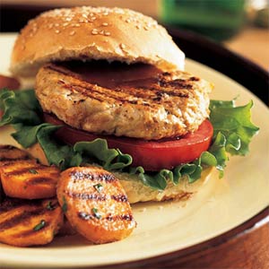 low fat barbecue turkey burgers | BBQ turkey burgers from A Healthy Kitchen dot com